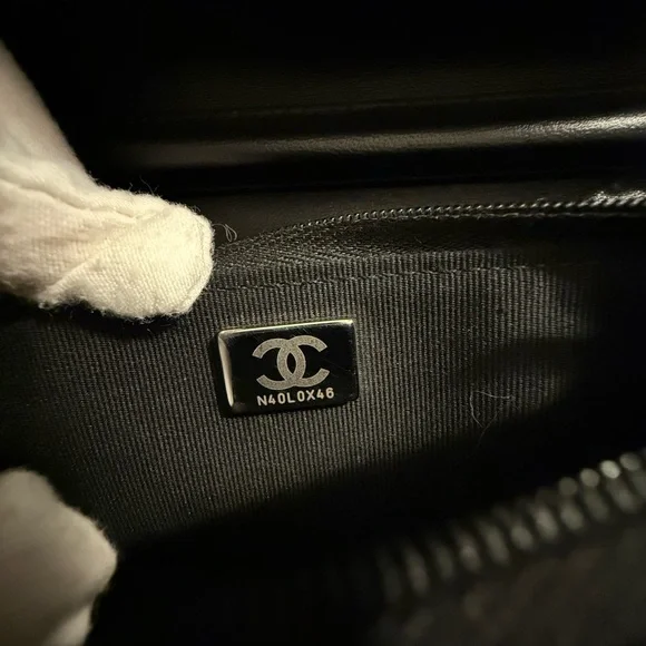 🔥RARE!! CHANEL•24C Star CC Lambskin Quilted Wallet On Chain - Picture 9 of 16